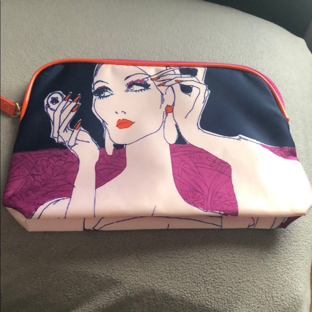 Estée Lauder makeup bag